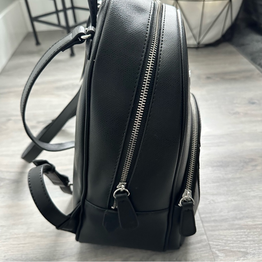 New Guess Backpack - Picture 5 of 5